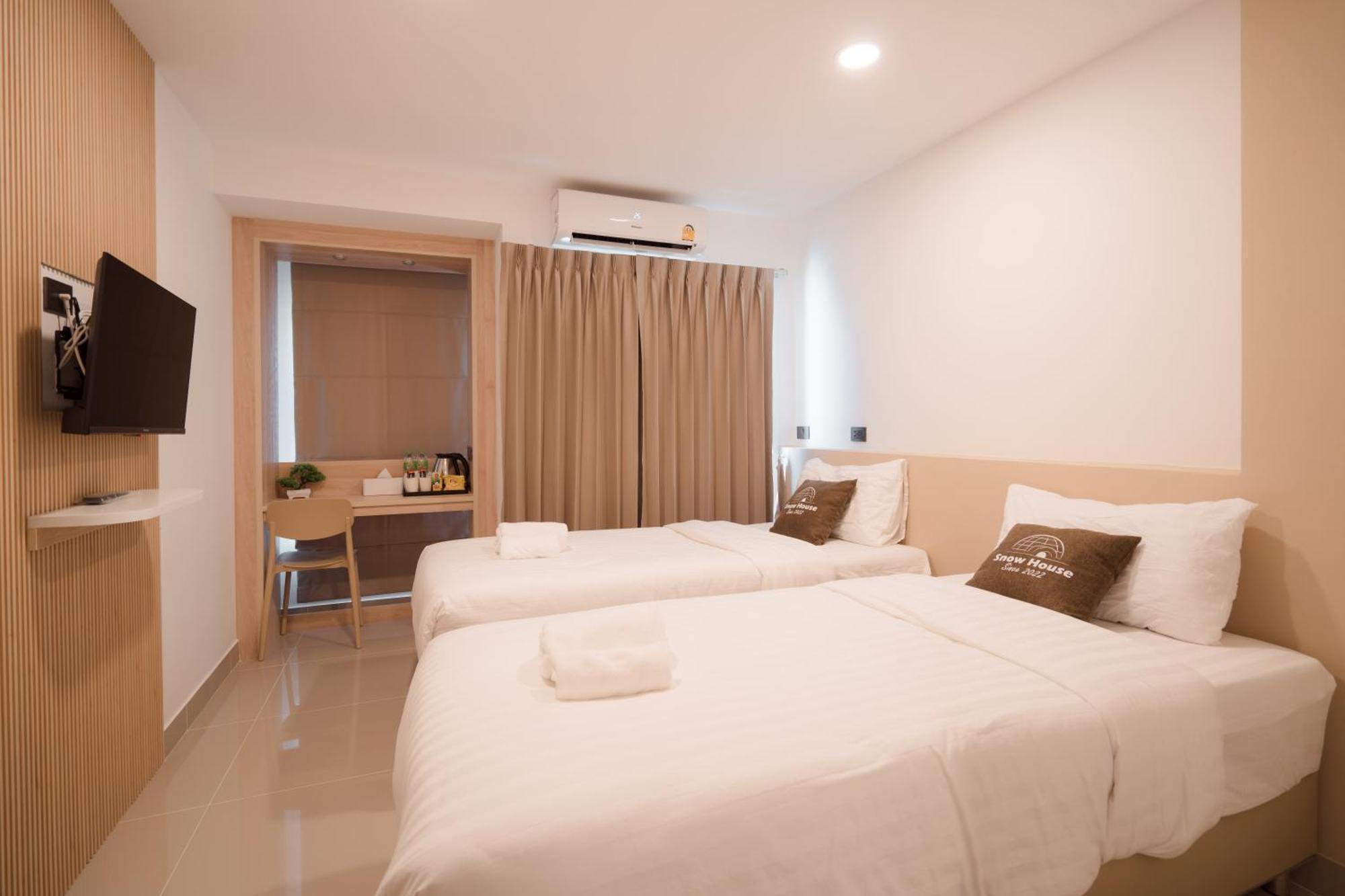 Snow House Buriram Hotel ภายนอก รูปภาพ